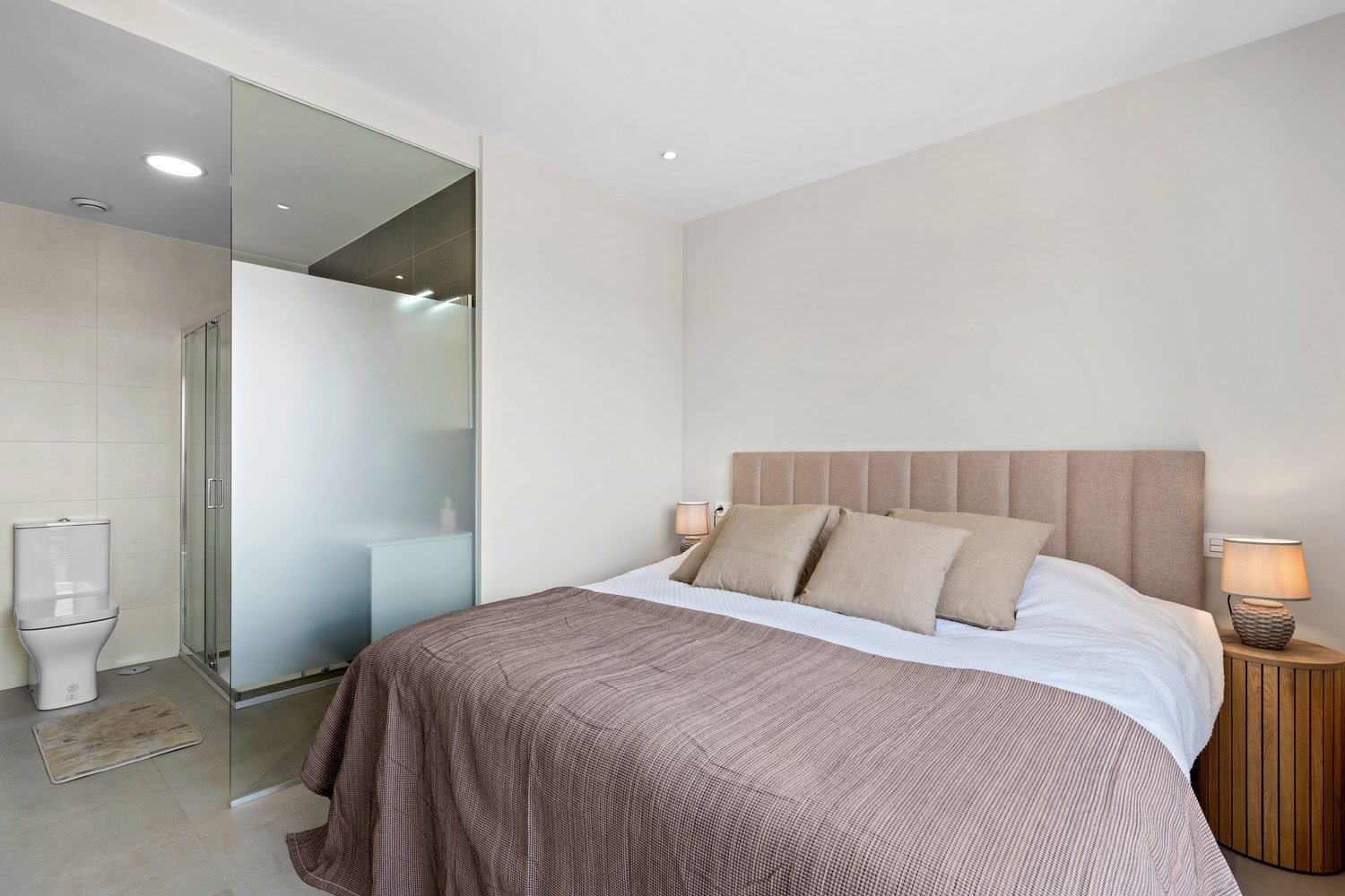 Hauptschlafzimmer mit eigenem Bad