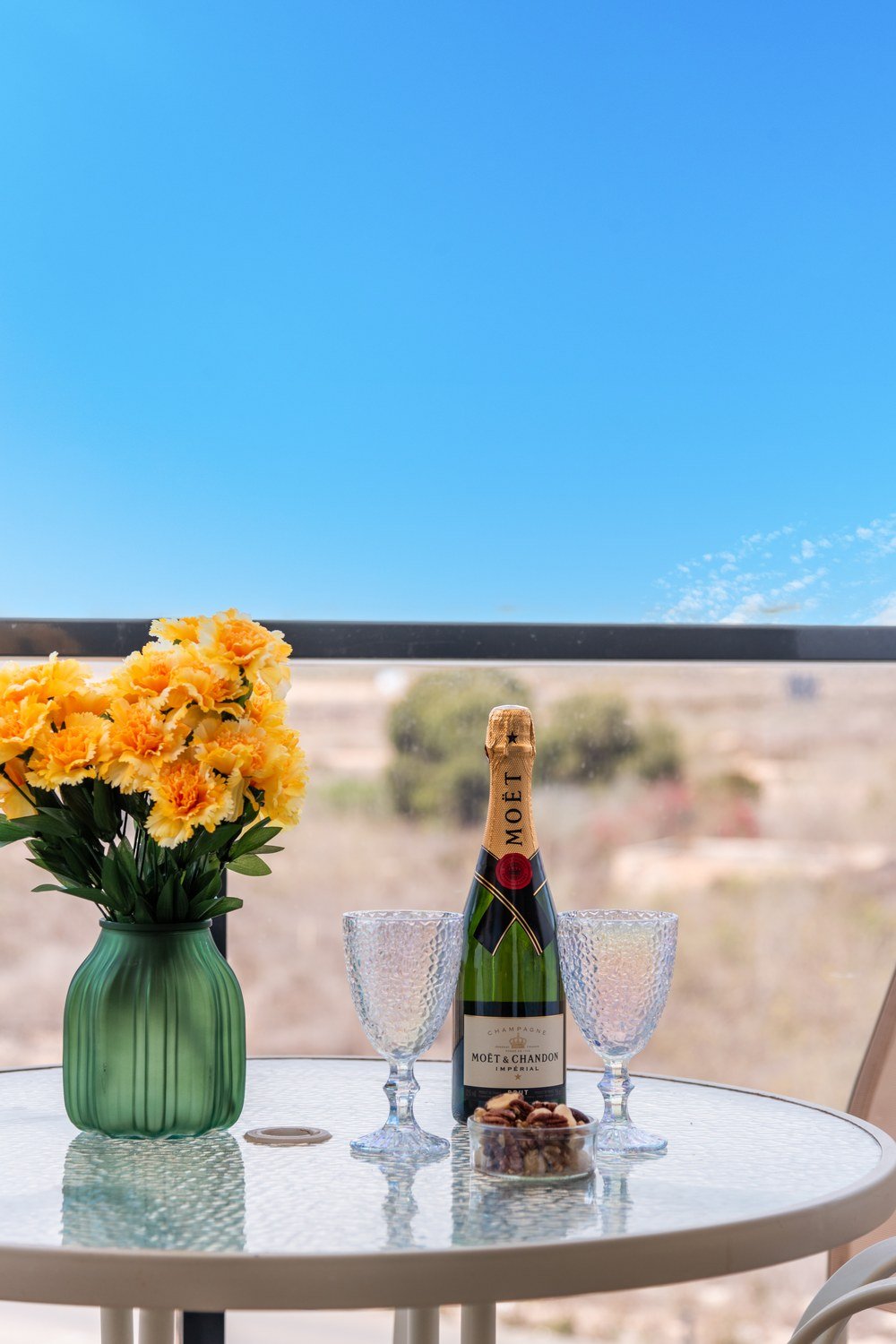 Balkon mit Blick &uuml;ber das Umland