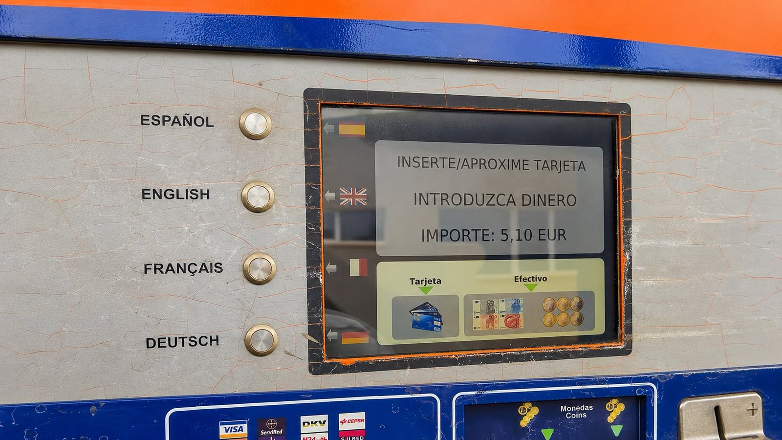 Zahlautomat an der Mautstelle der AP-7 mit dem Betrag 5,10 Euro auf dem Display