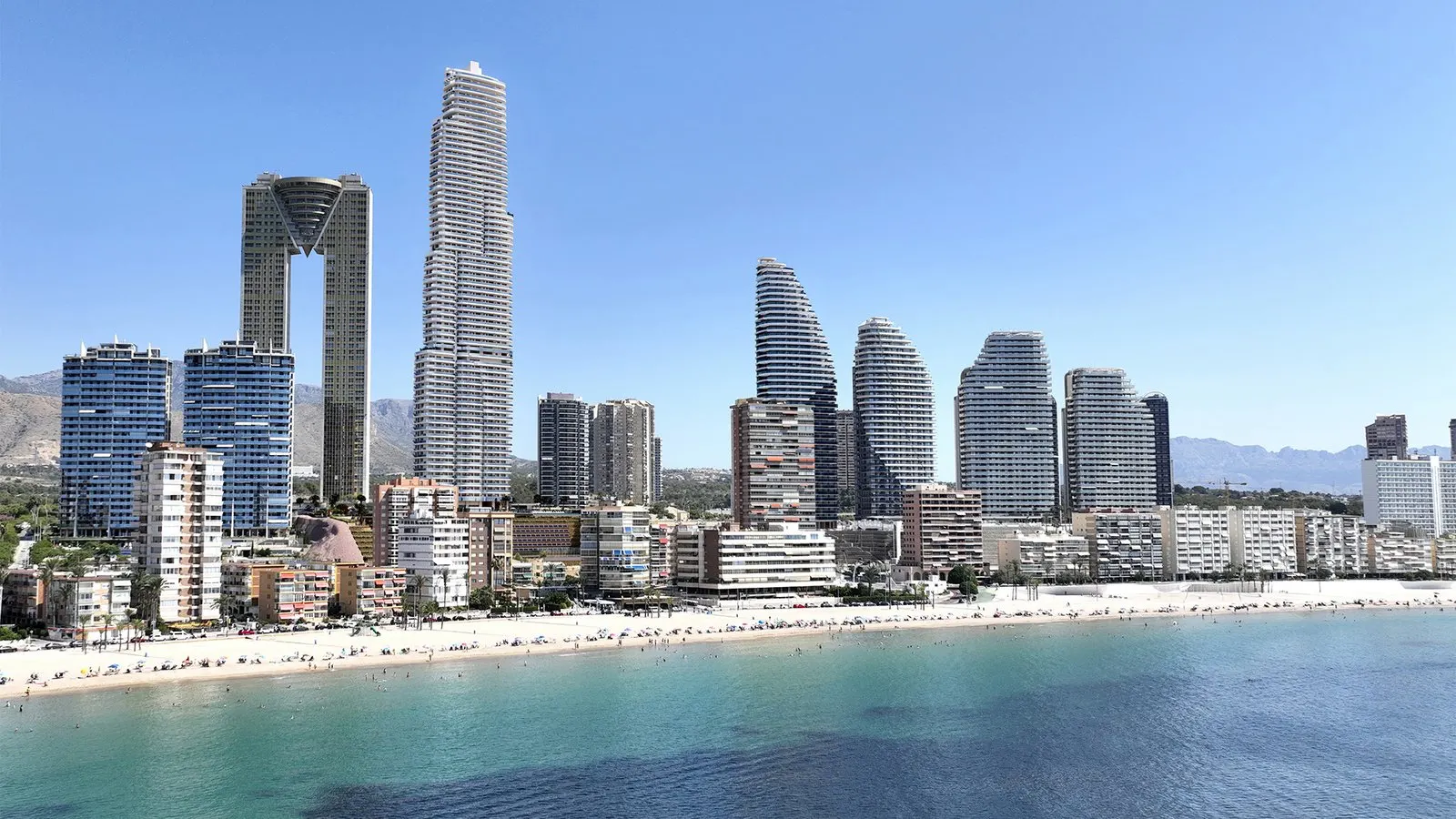 Skyline en Playa de Poniente in Benidorm, projectvisualisatie met de geplande TM Tower