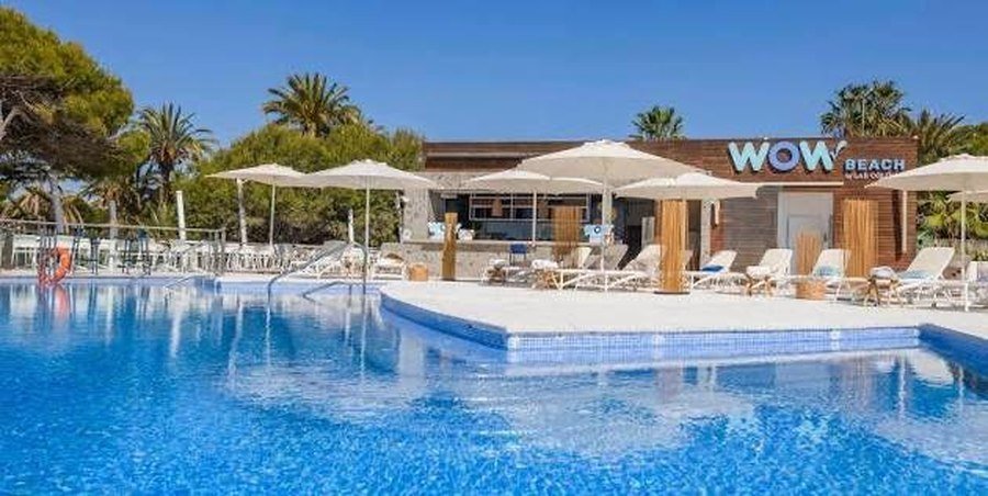 WOW Beach by Las Colinas - beach club aan La Glea strand Campoamor