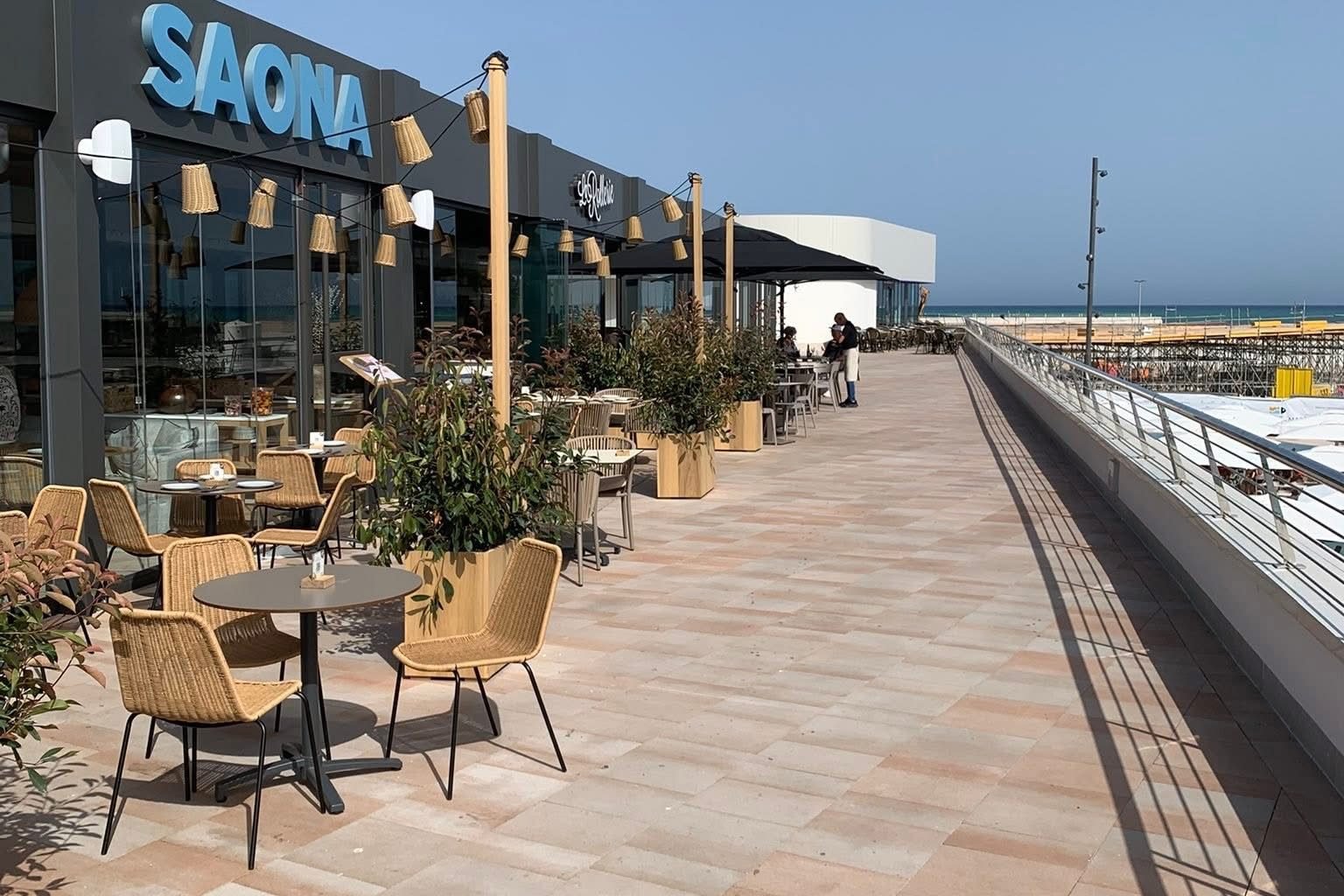 Terrasse im Paseo del Mar in Torrevieja mit Blick aufs Meer