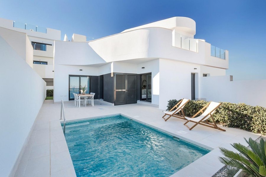 Voorbeeld moderne villa met privézwembad