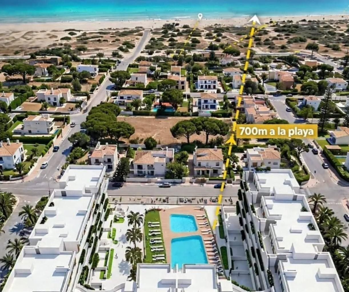 Indicatieve luchtfoto-impressie van het complex in Santiago de la Ribera met de afstand tot het strand